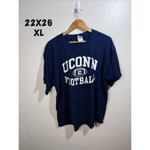 XL UConn football Gildan tag